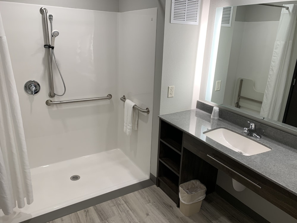 My Place Hotel-Dahlgren/ King George, VA 8/36
