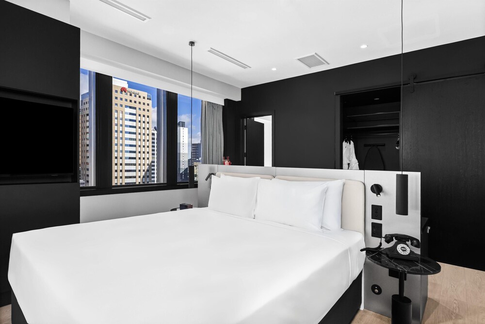 Radisson RED Auckland 25/50