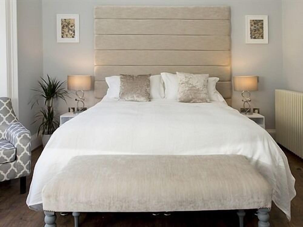 CLASSIC, DOUBLE OR TWIN BED, ACCESSIBLE