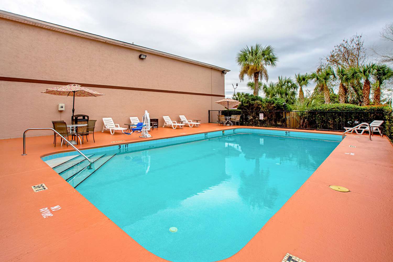Quality Inn & Suites Live Oak I-10 Exit 283 8/14