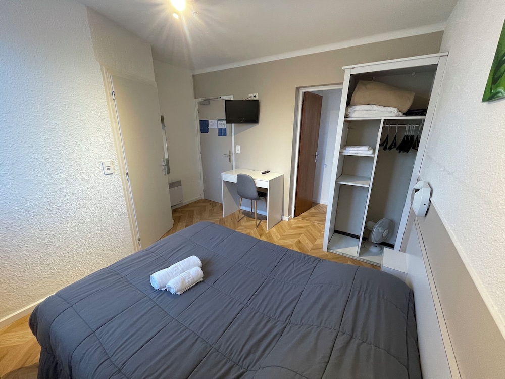 HOTEL LES CHENES 16/50