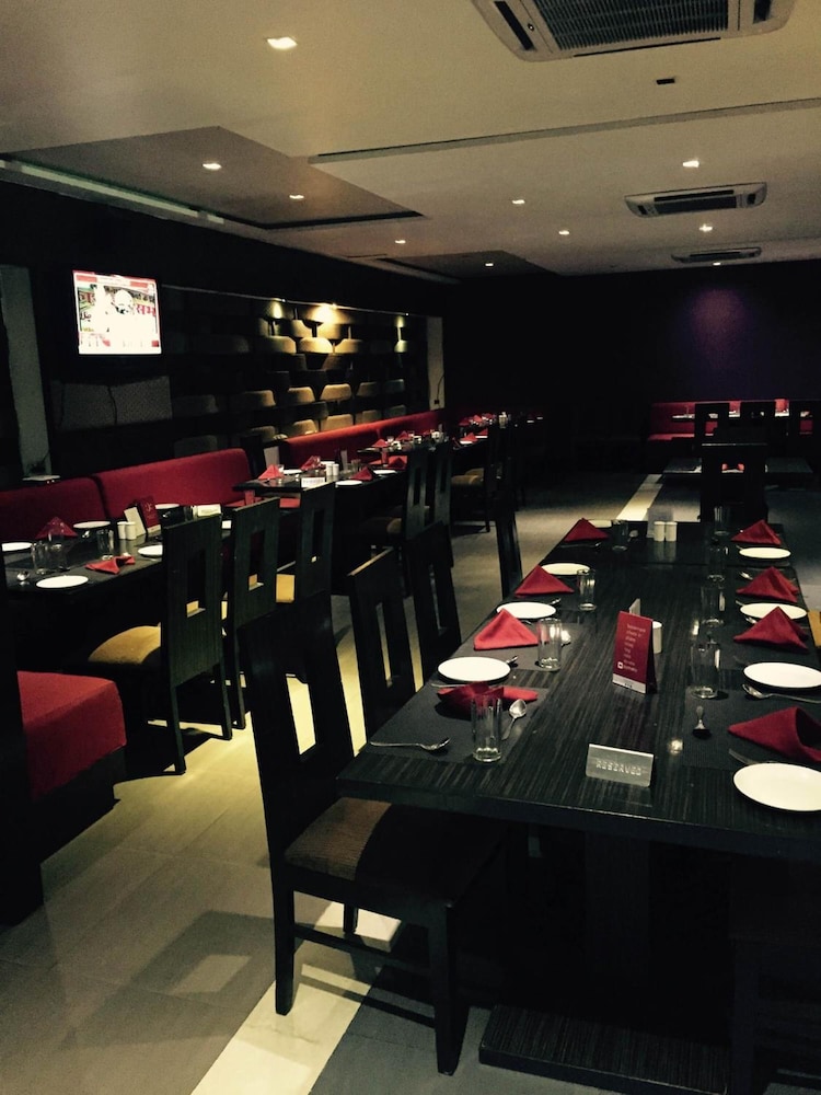 PLATINUM INN HOTEL 42/46