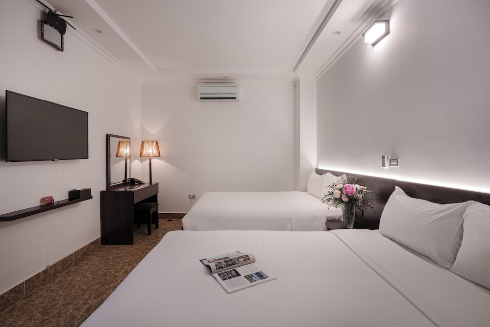 COMFORT, 2 QUEEN BEDS