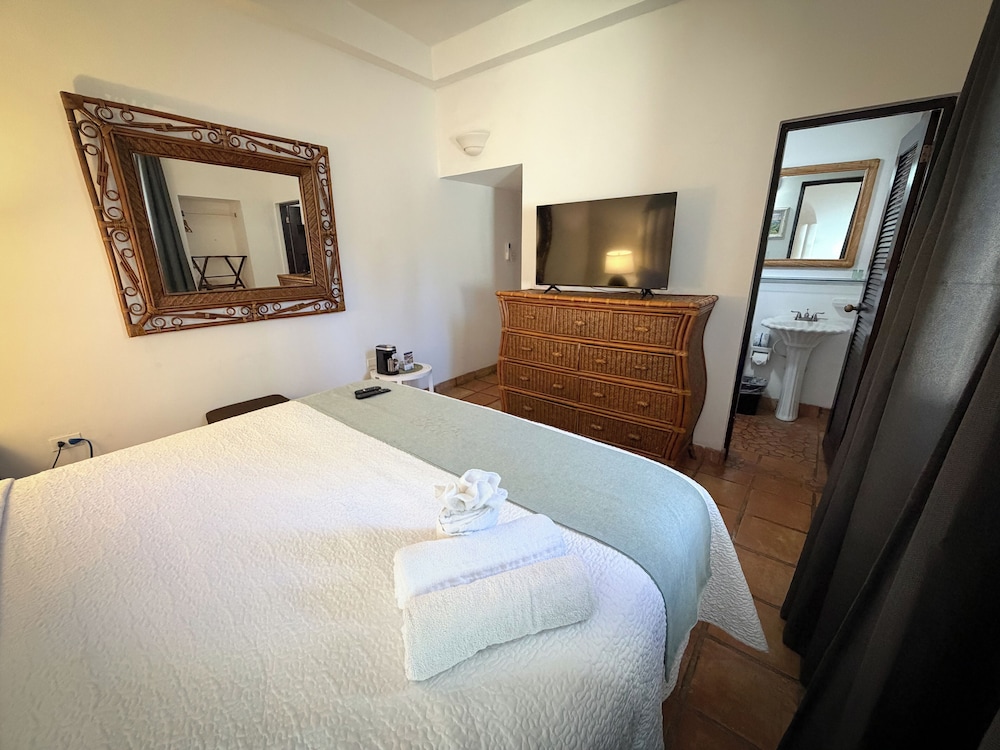 STANDARD, KING BED