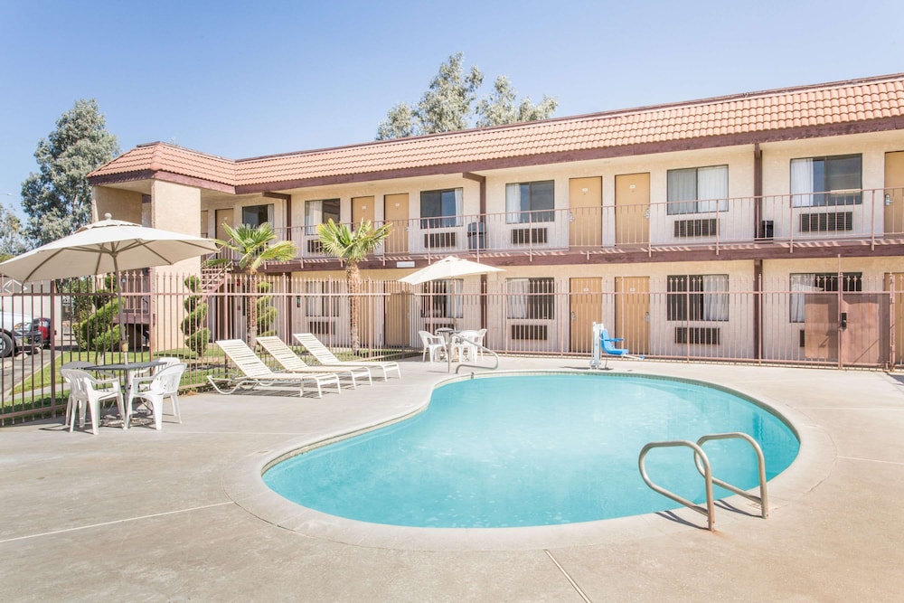 Knights Inn Madera 1/18