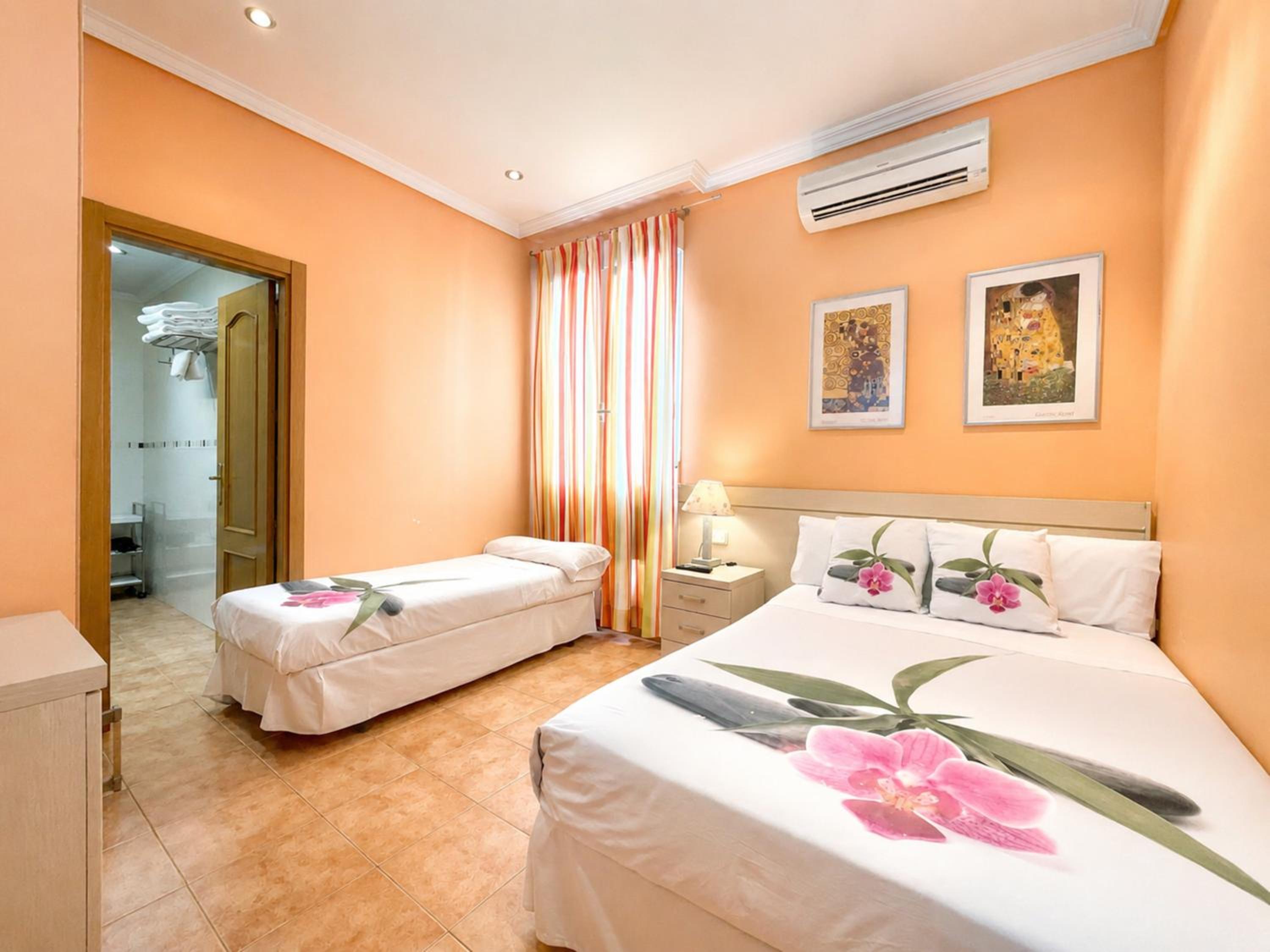 غرفة ثلاثية بثلاثة أسرّة، Hostal Luz 2/2