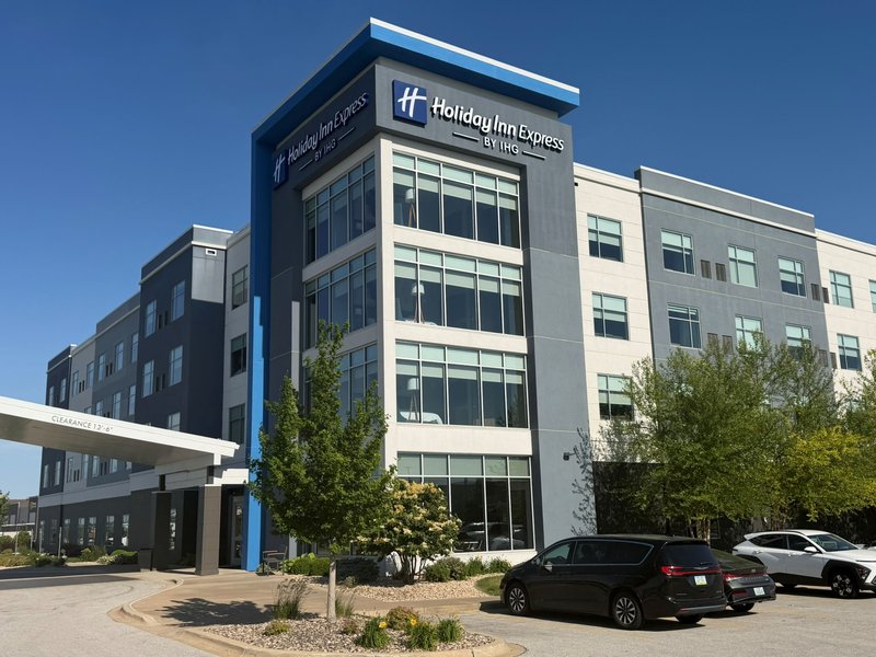 Holiday Inn Express Bettendorf - Davenport NE by IHG 36/41
