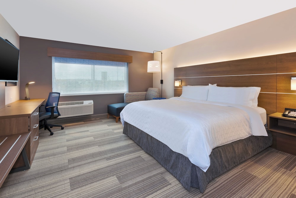 Holiday Inn Express and Suites Eau Claire West I-94, an IHG Hotel (ex Clarion Hotel Campus Area) 33/74
