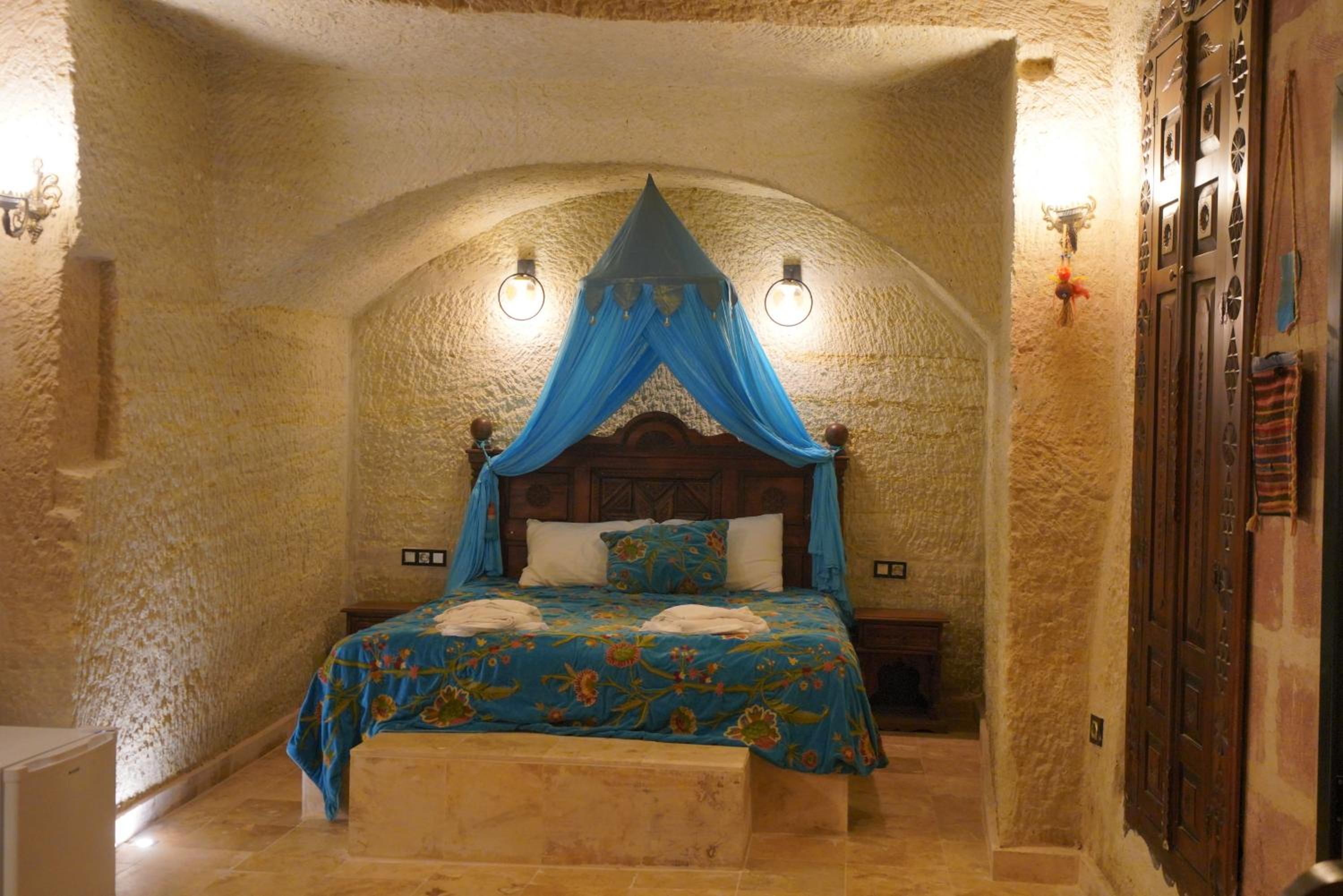 DELUXE, DOUBLE BED