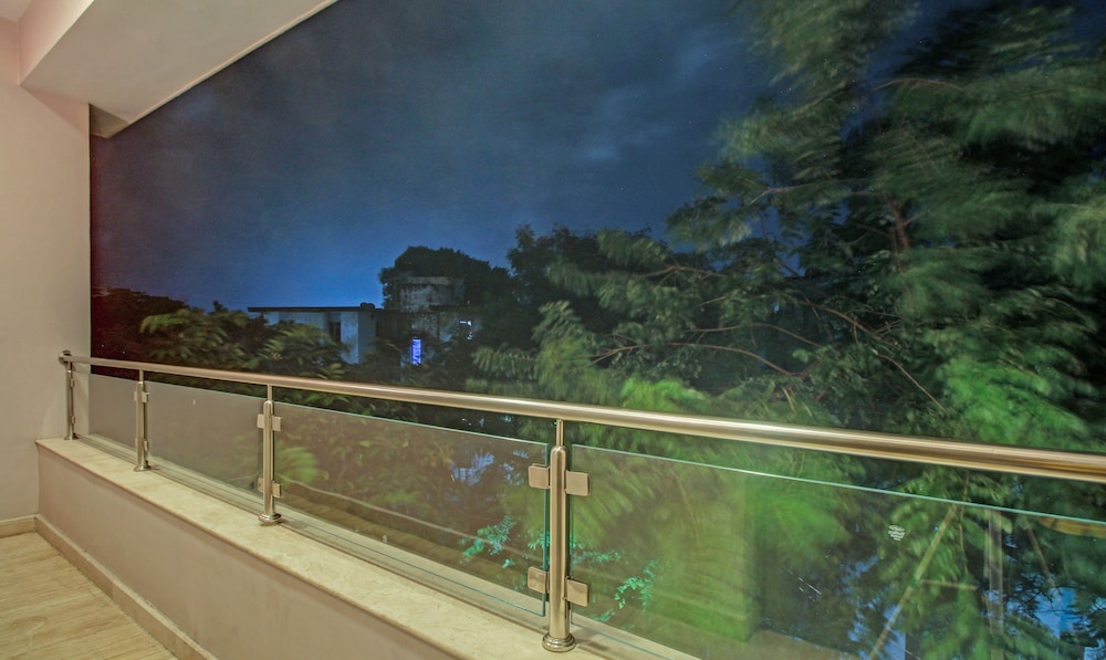 Treebo Sreemaa 35/50