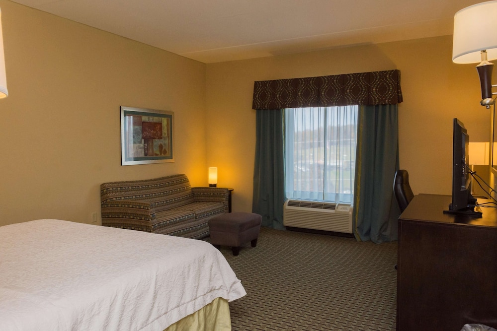 Hampton Inn Dandridge, TN 12/46