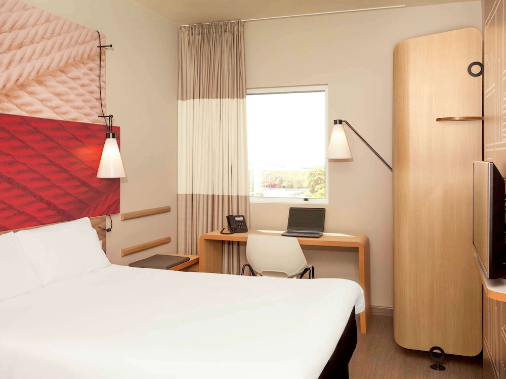 Ibis Paranagua 13/59