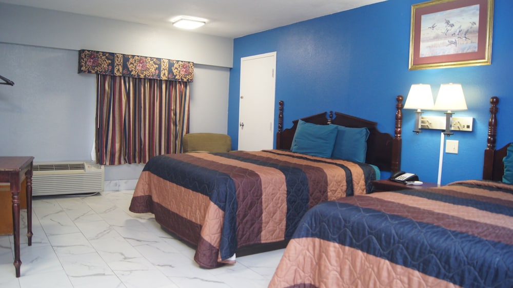 Holiday Lodge And Suites 18/46
