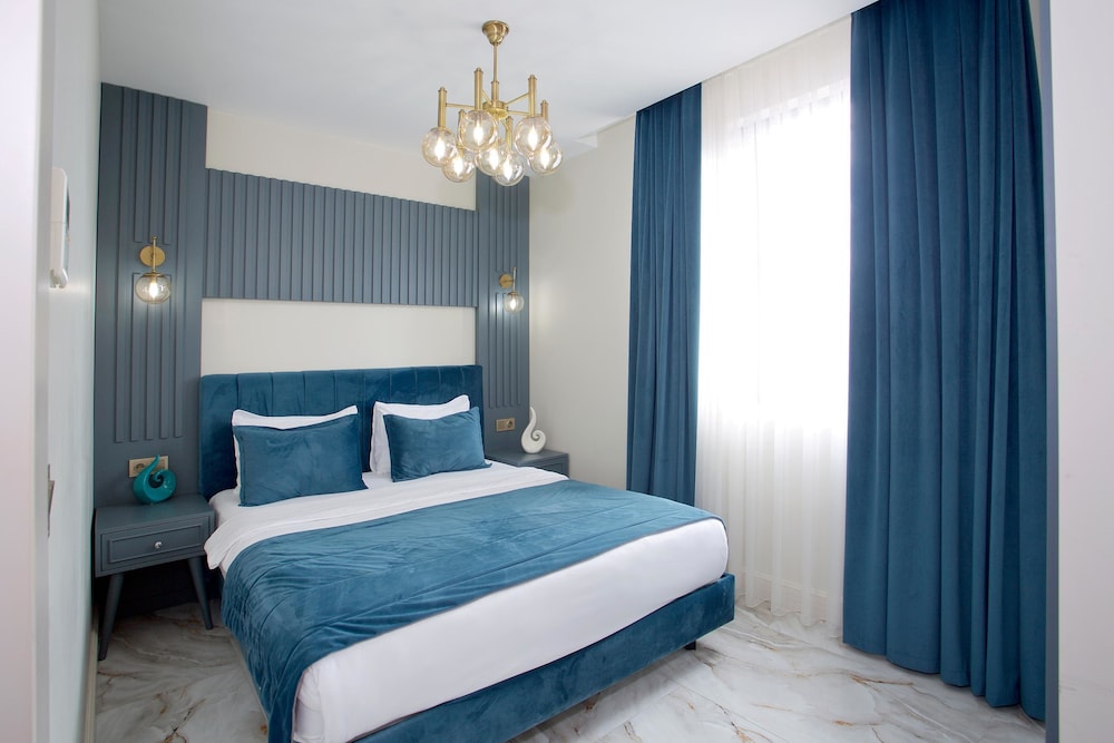 Princely Suites 25/50