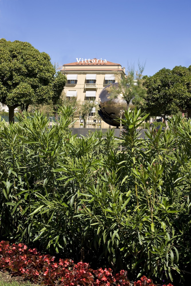 Grand Hotel Vittoria 63/70