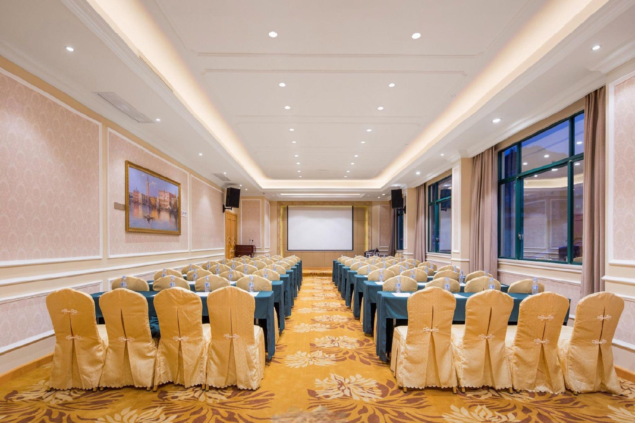 Vienna Hotel (Guangzhou Zengcheng Wanda Plaza) 33/35