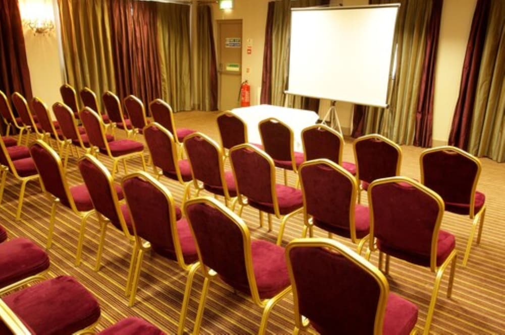 Waterfoot Hotel 40/47