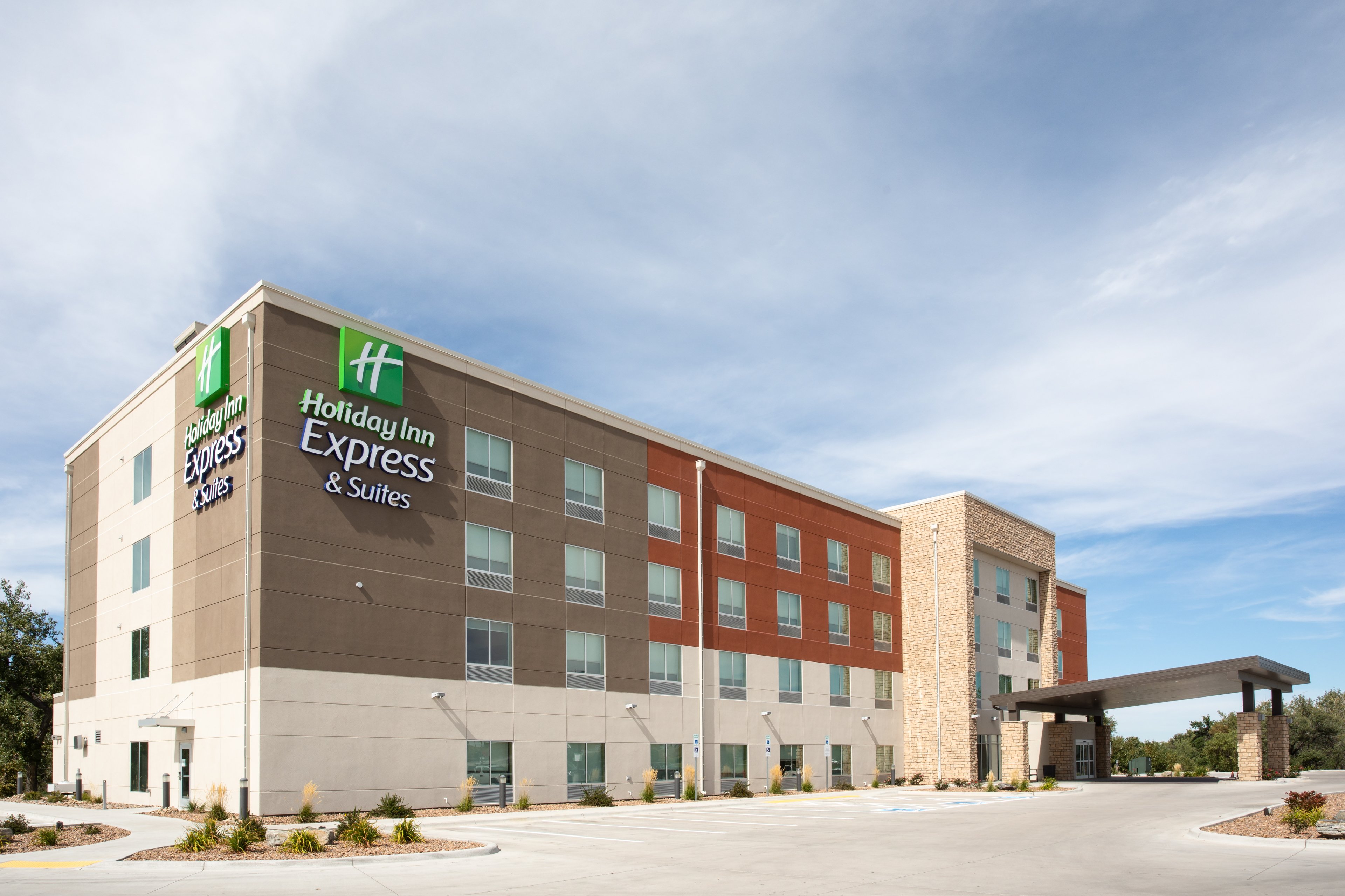 HOLIDAY INN EXPRESS & SUITES STERLING 6/56