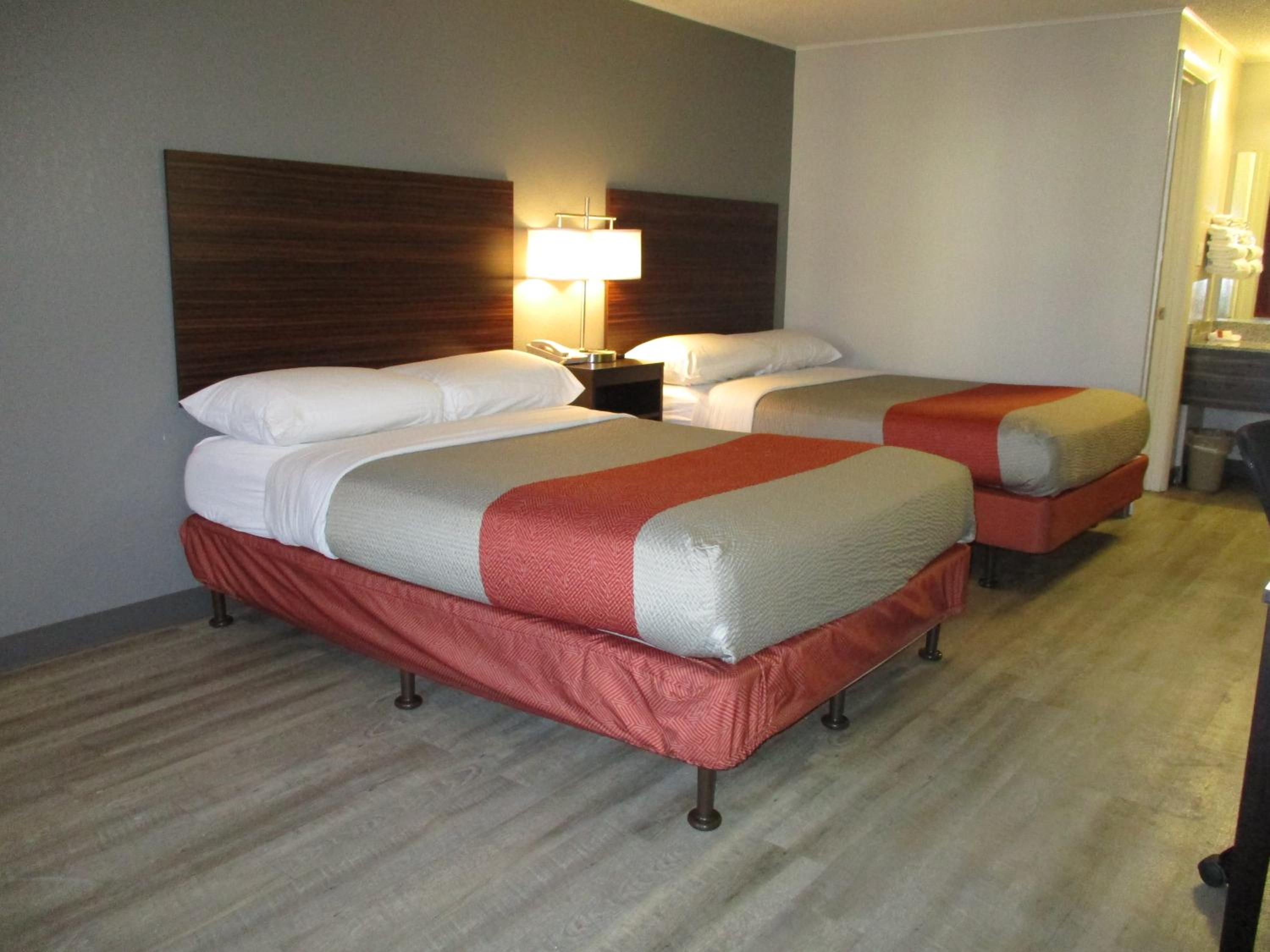 Travelodge by Wyndham Lansing MI 13/21