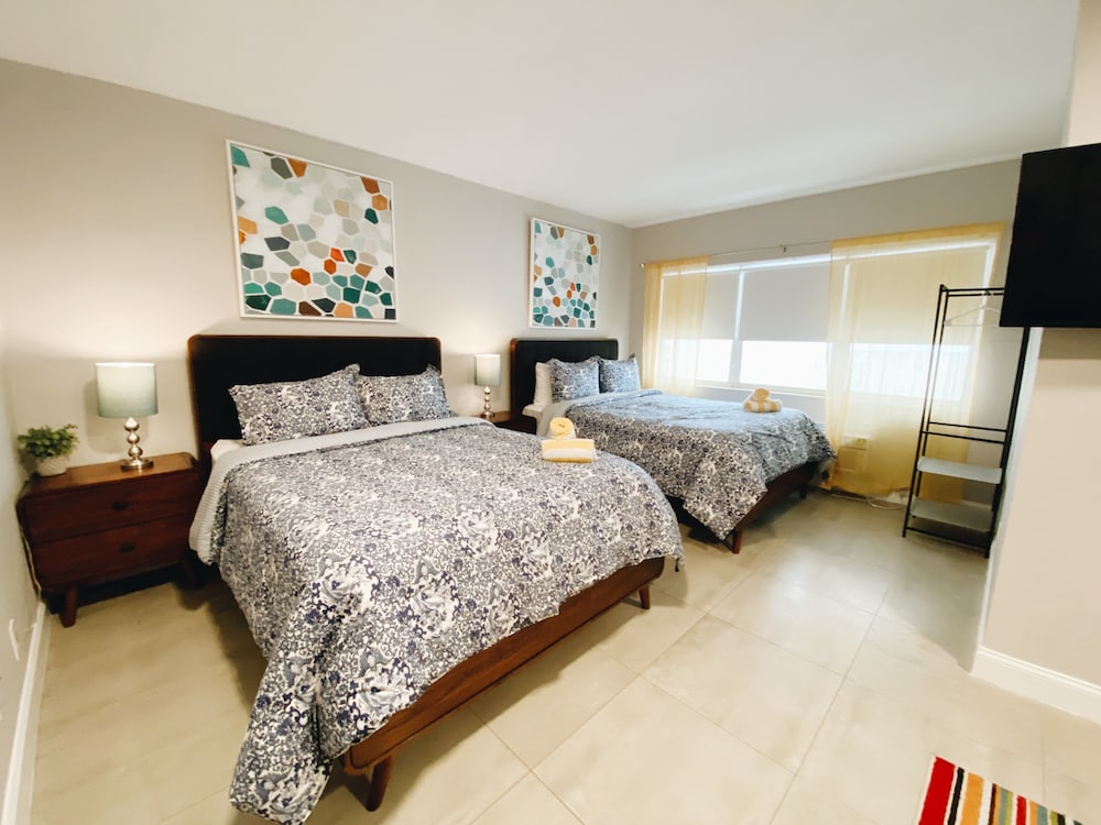 DELUXE, STUDIO, QUEEN BED, SOFA, BALCONY, KITCHEN