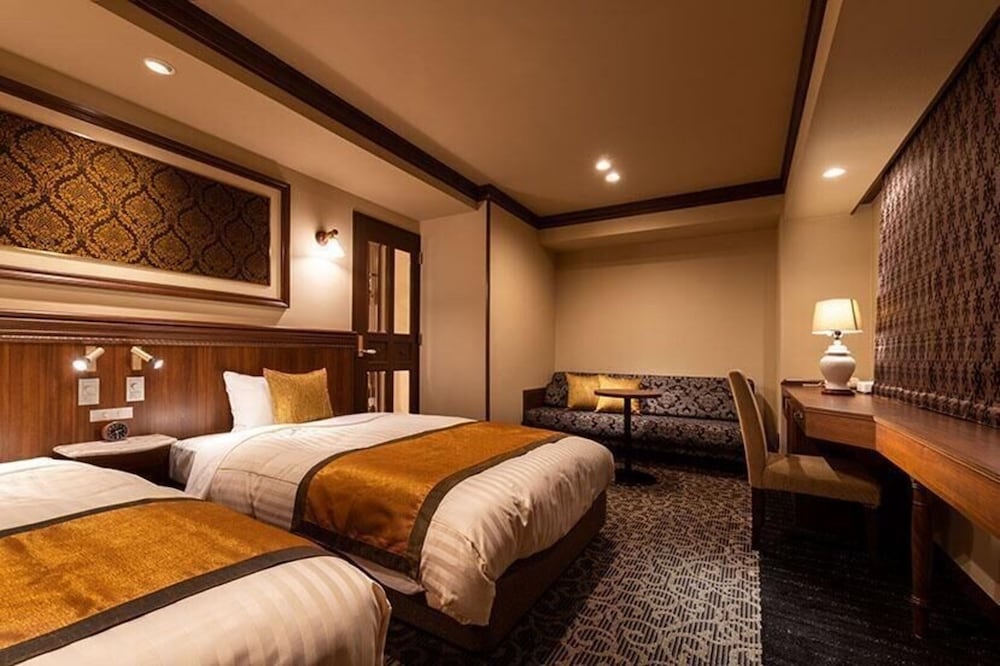 EXCELLENT, TWIN BEDS