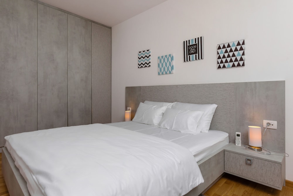 1 BEDROOM, APARTMENT, BALCONY