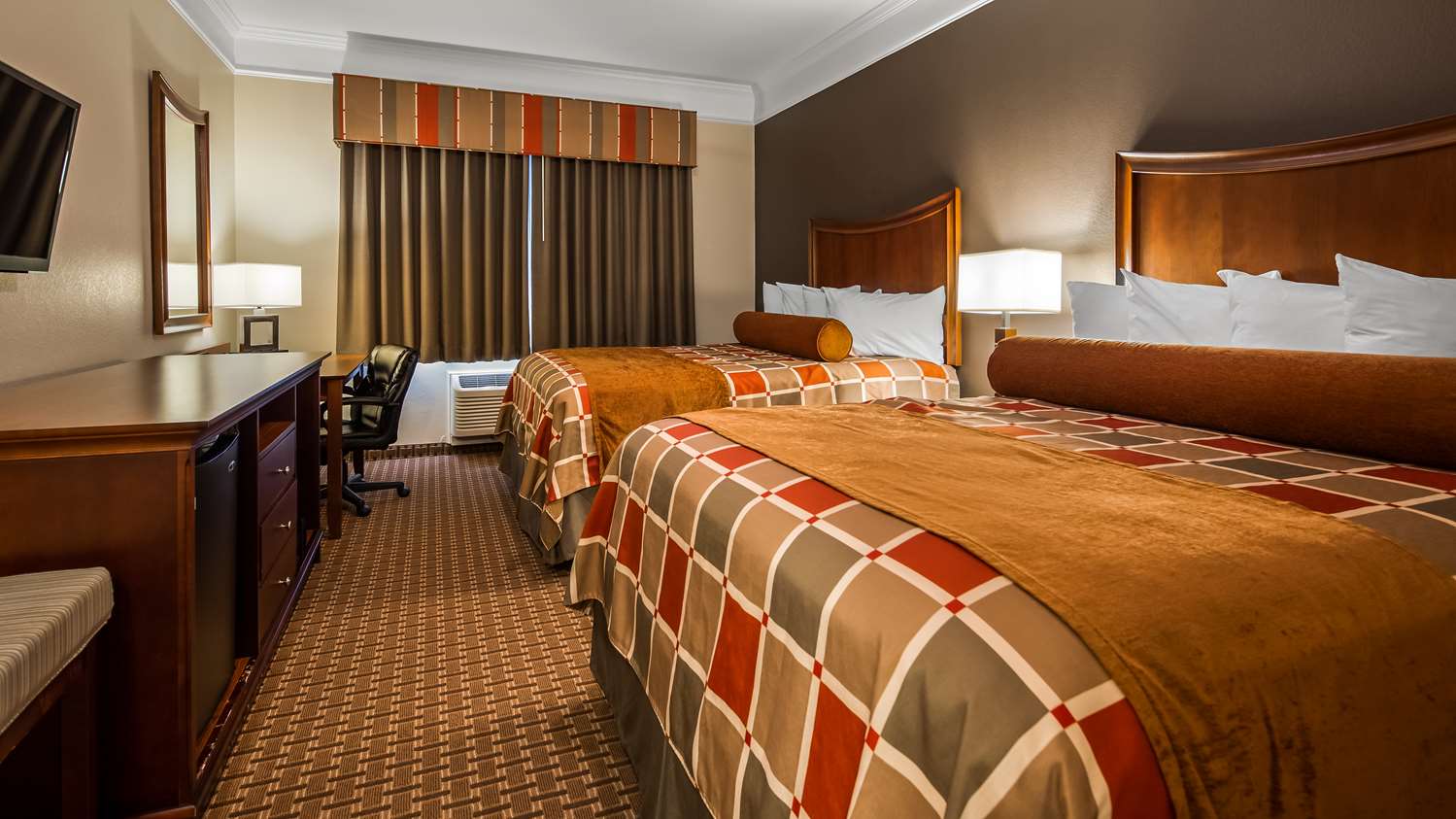 Room, 2 Queen Beds, Best Western Plus Easton Inn & Suites 2/4