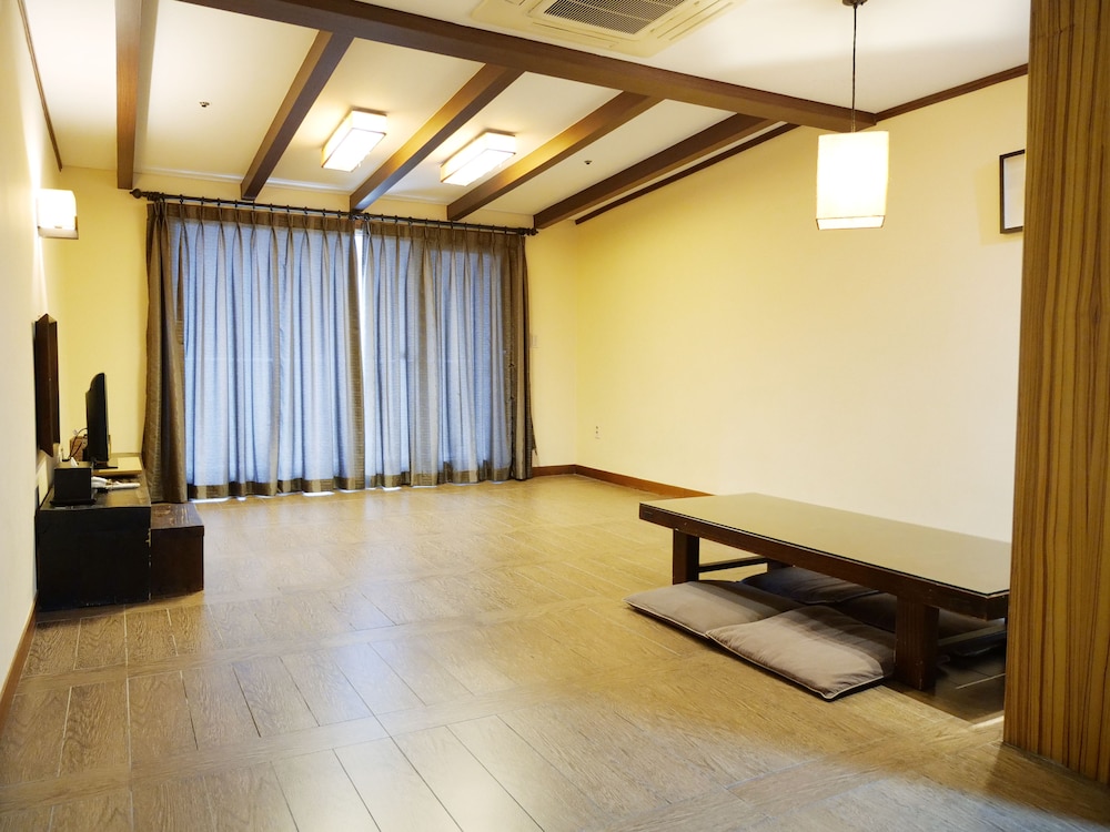 Yangji Pine Resort 24/42