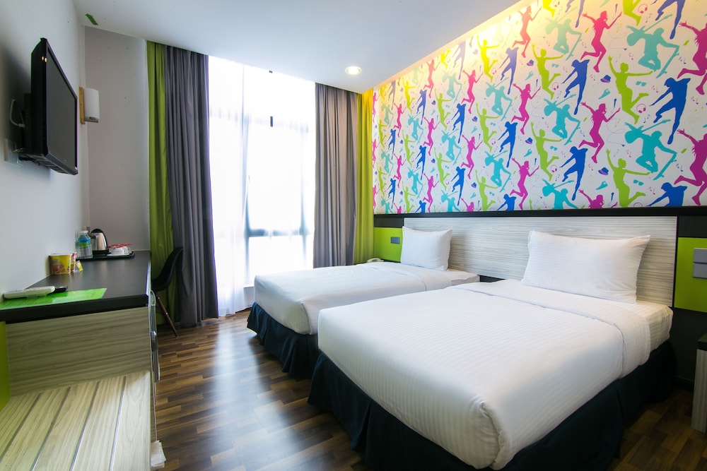 DELUXE, TWIN BEDS