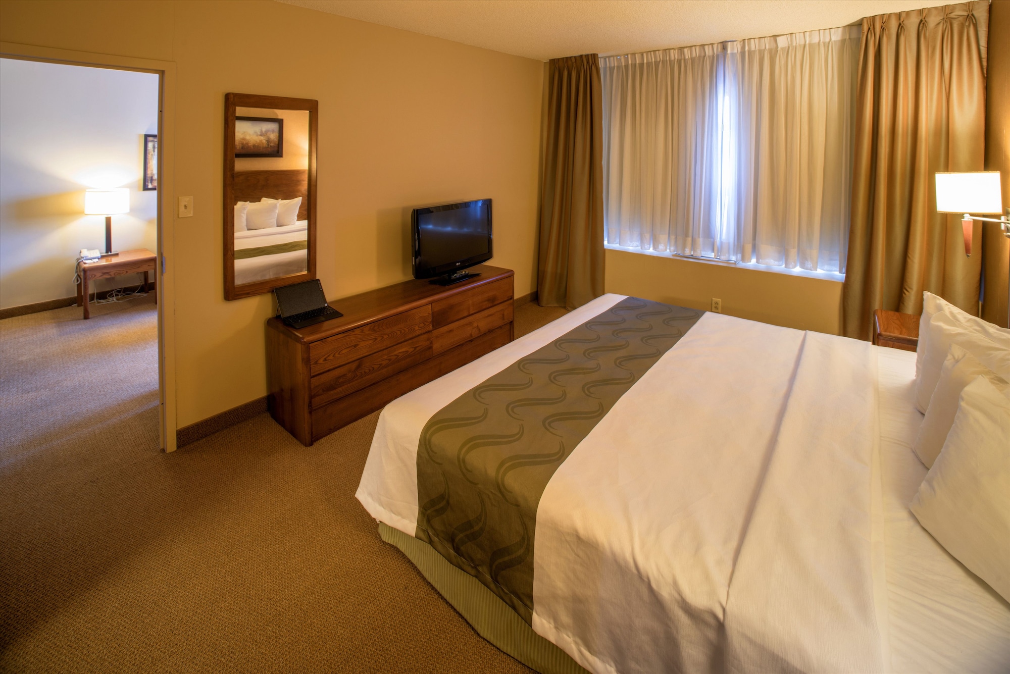 Suite, King Bed, Sofa