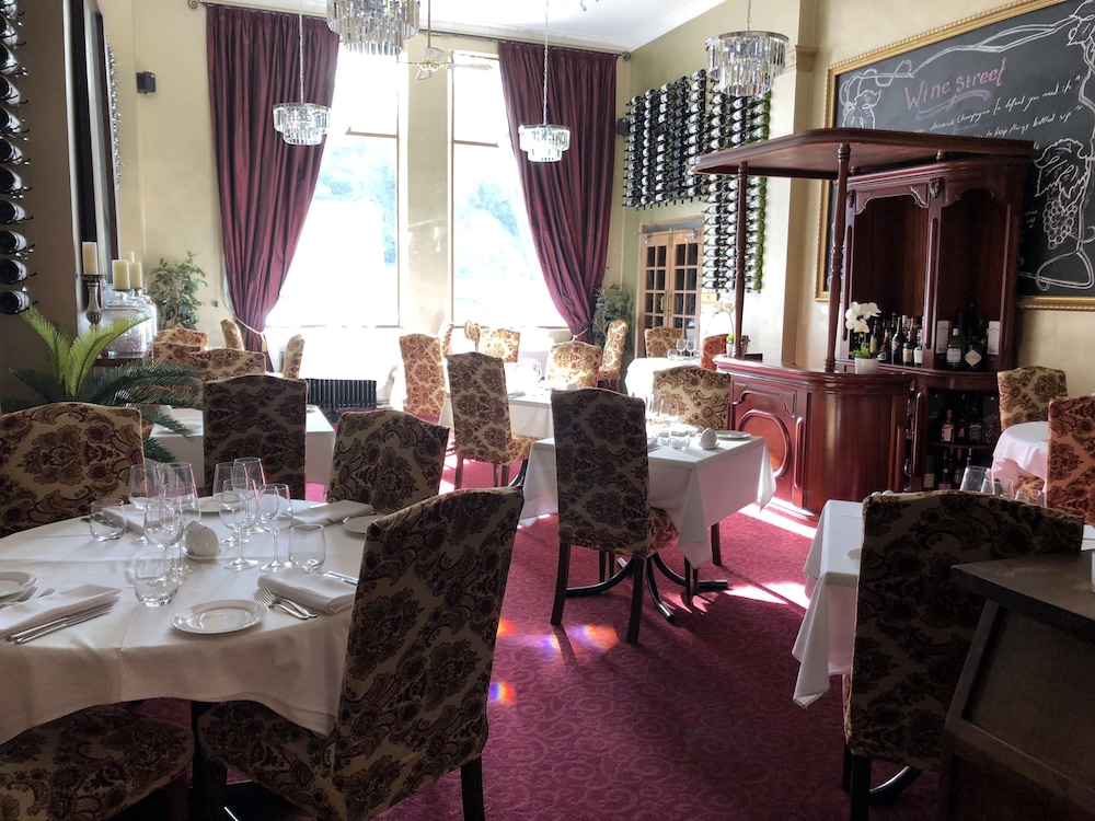 The County Hotel 41/50