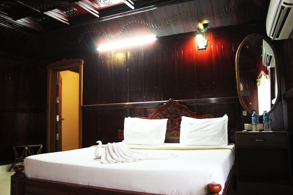 Black Beach Resort 8/32