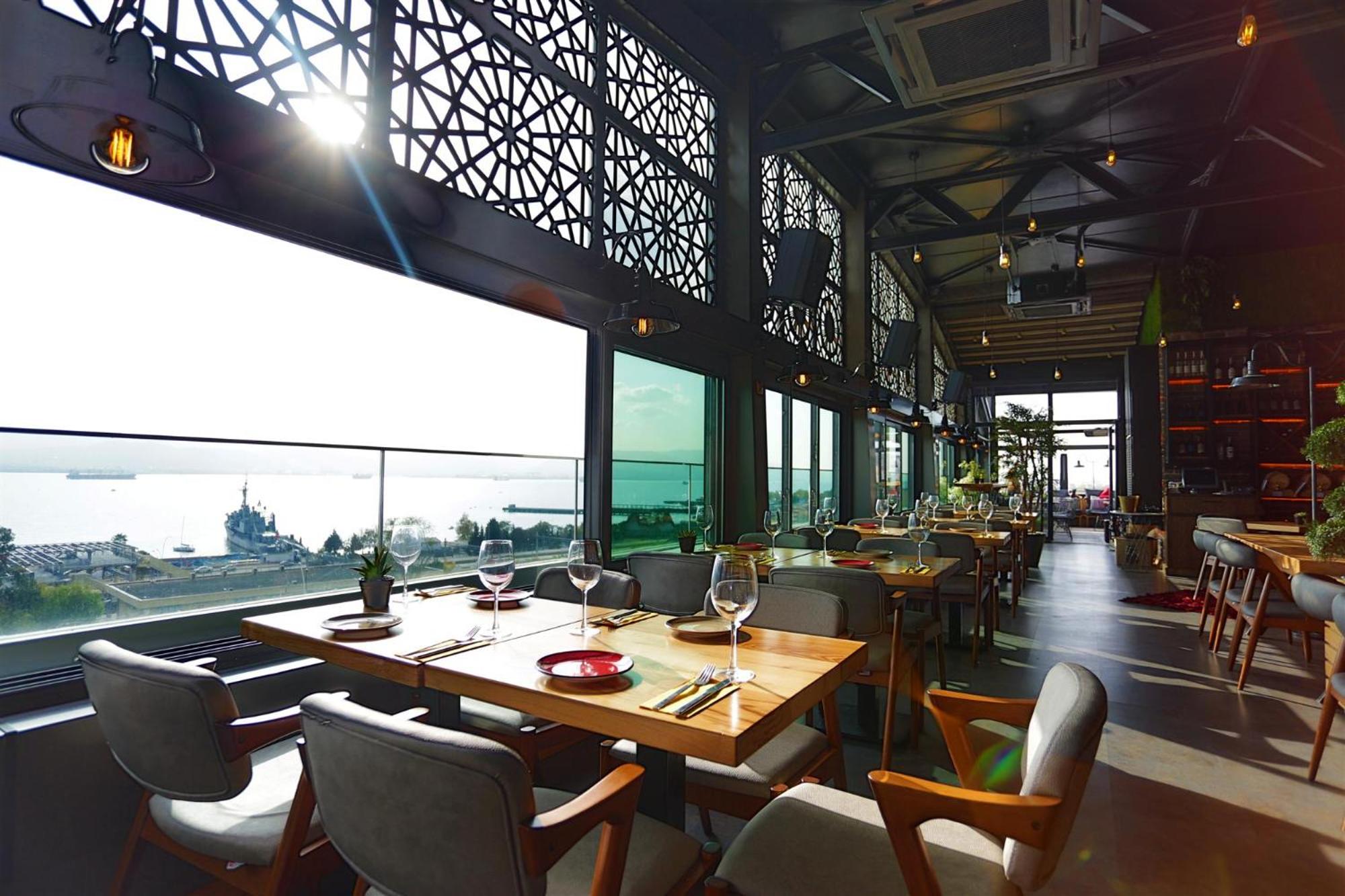 Wes Hotel 42/55