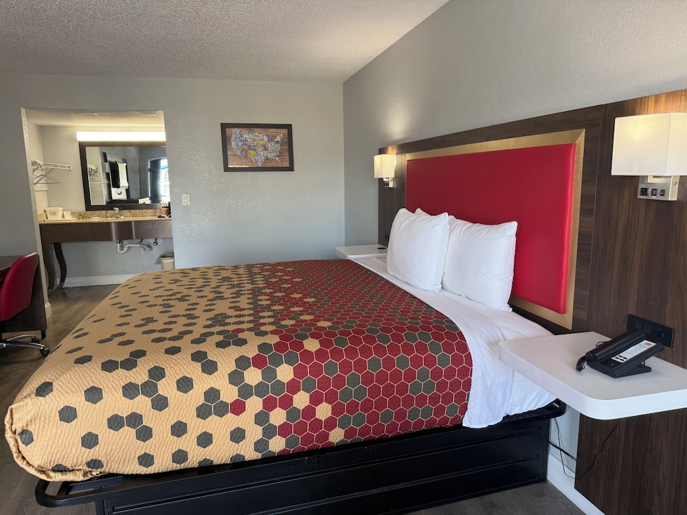 Room, King Bed, Accessible 3/9