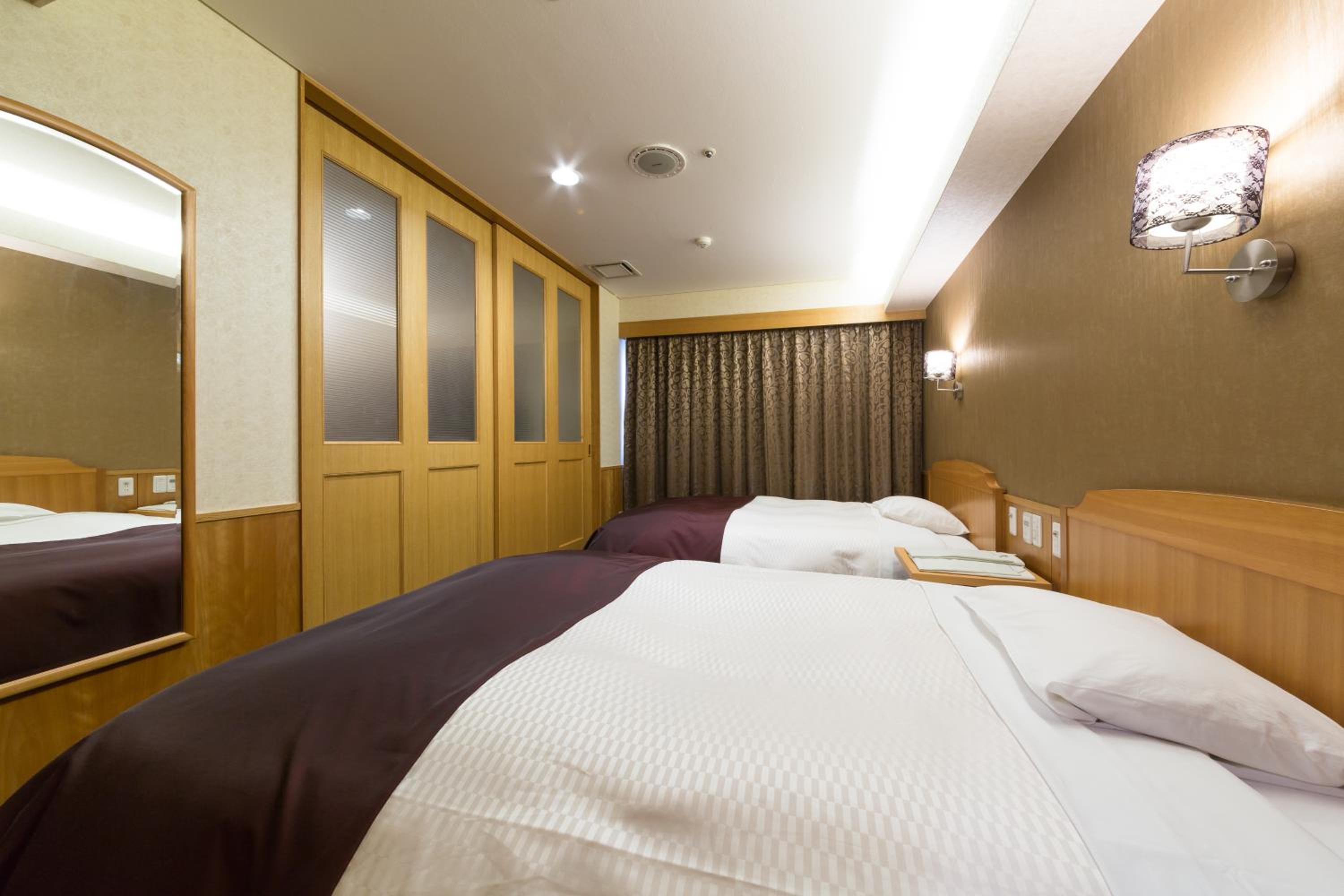Kochi Pacific Hotel 17/52