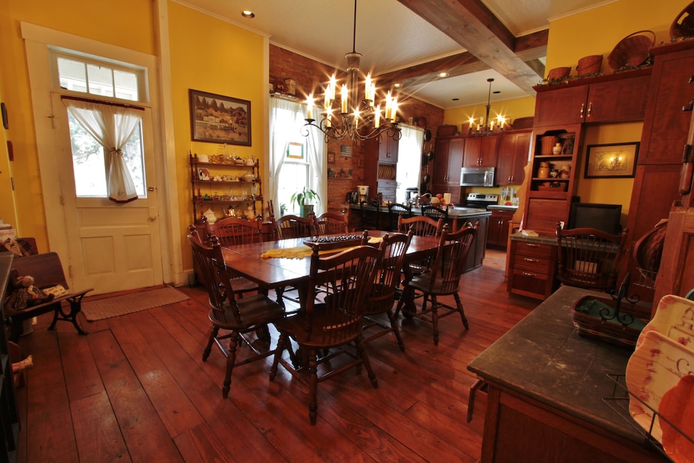 The Pines of Dresden Bed and Breakfast 30/50