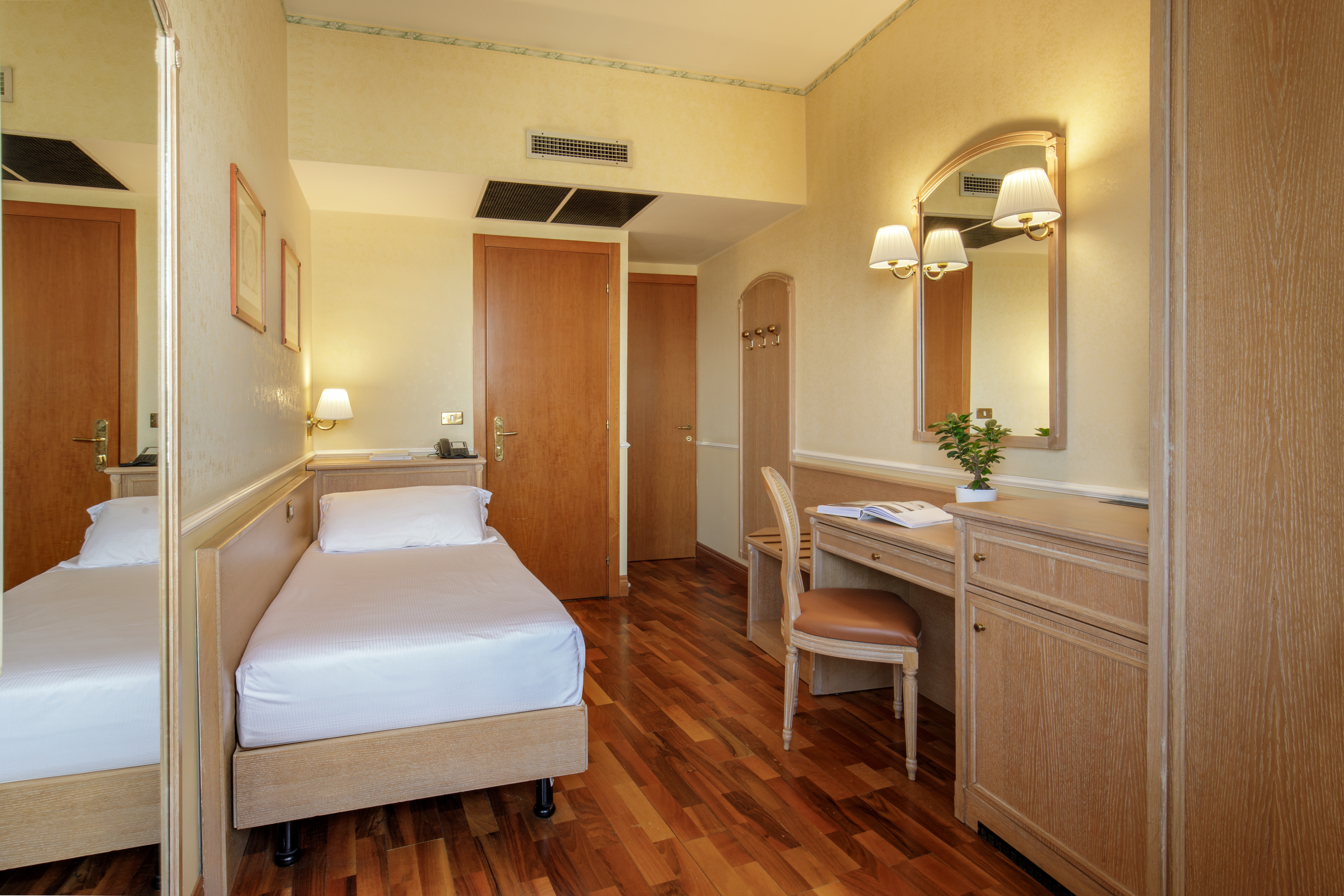 Easy Single Room