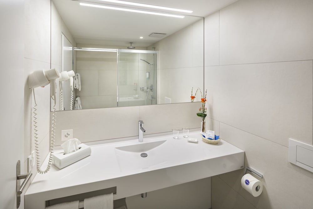 NEWSTAR SWISS QUALITY HOTEL 28/31