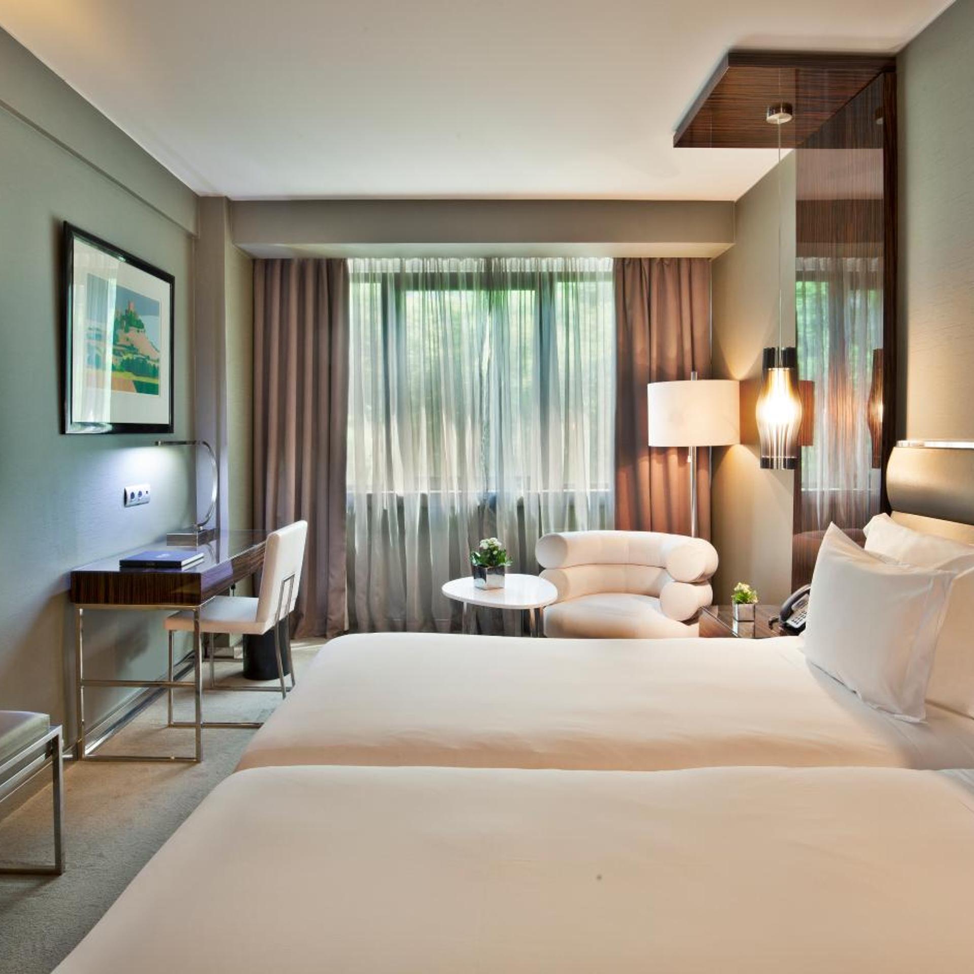 غرفة ديلوكس بسرير مزدوج أو سريرين منفصلين مع سرير إضافي، Altis Grand Hotel 5/7