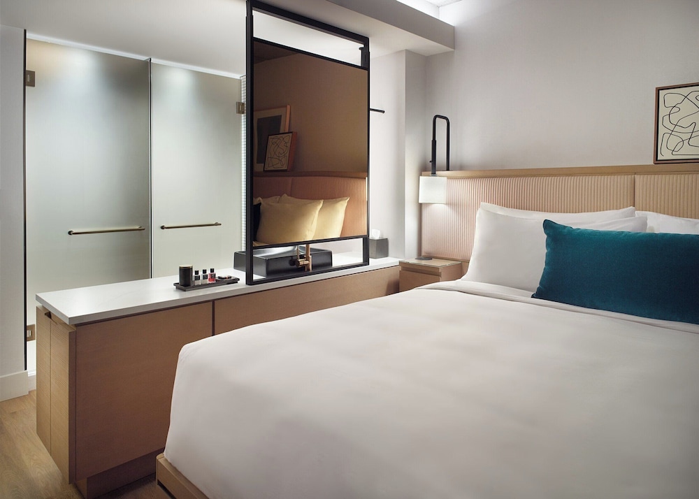 Studio, King Bed, Tower View