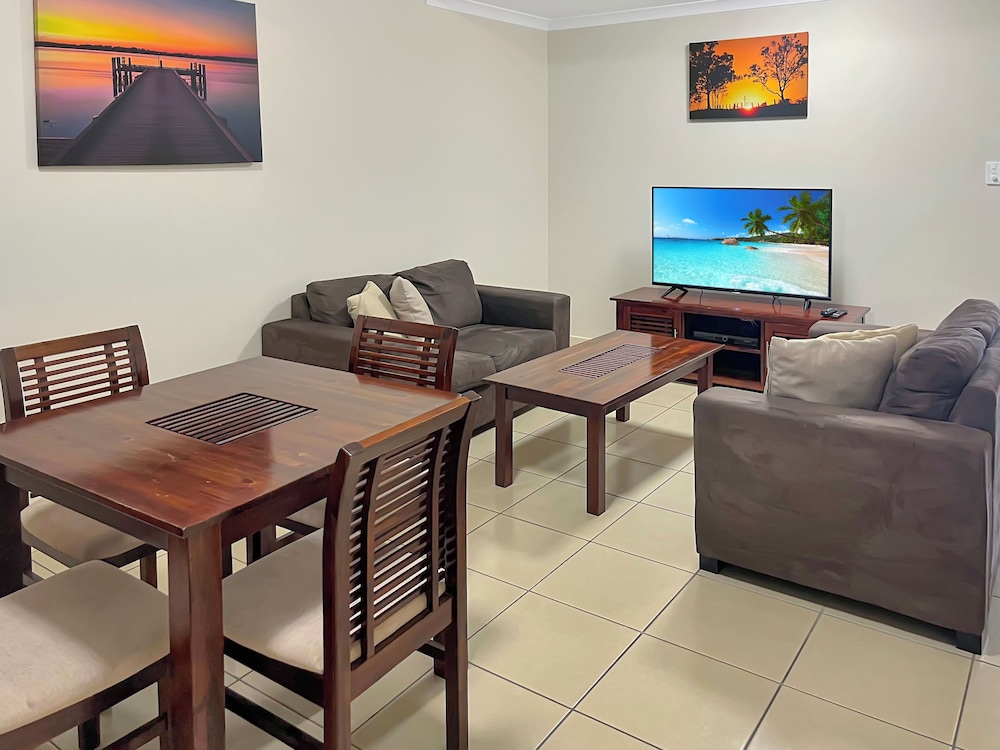 DIRECT HOTELS - VILLAS ON RIVERGUM 24/36