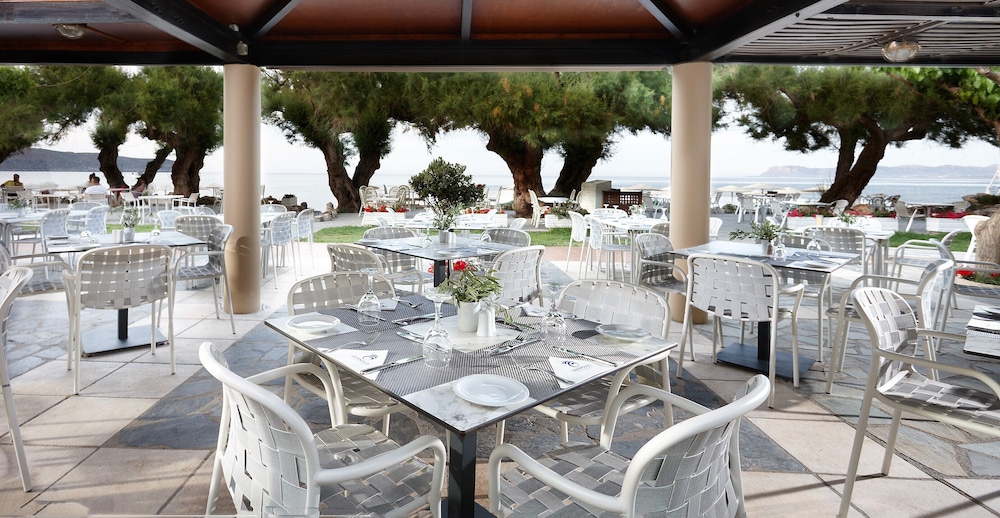 Giannoulis - Santa Marina Beach Hotel 50/77