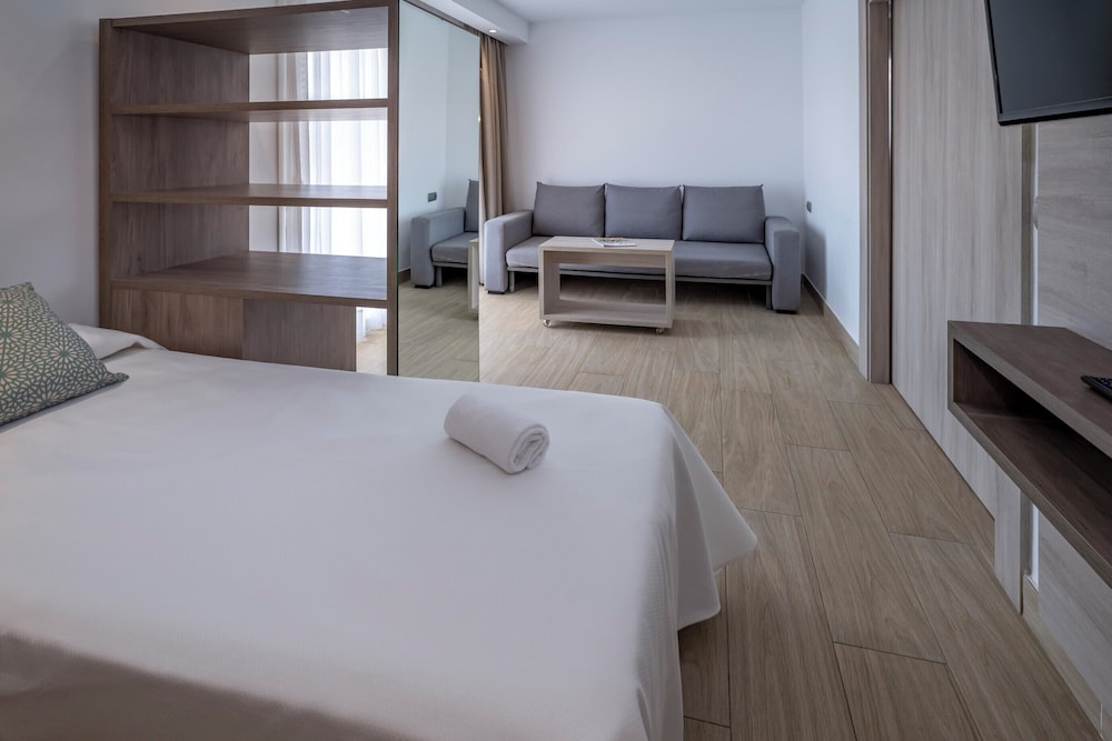 JUNIOR SUITE, TWIN BEDS, SOFA, BALCONY