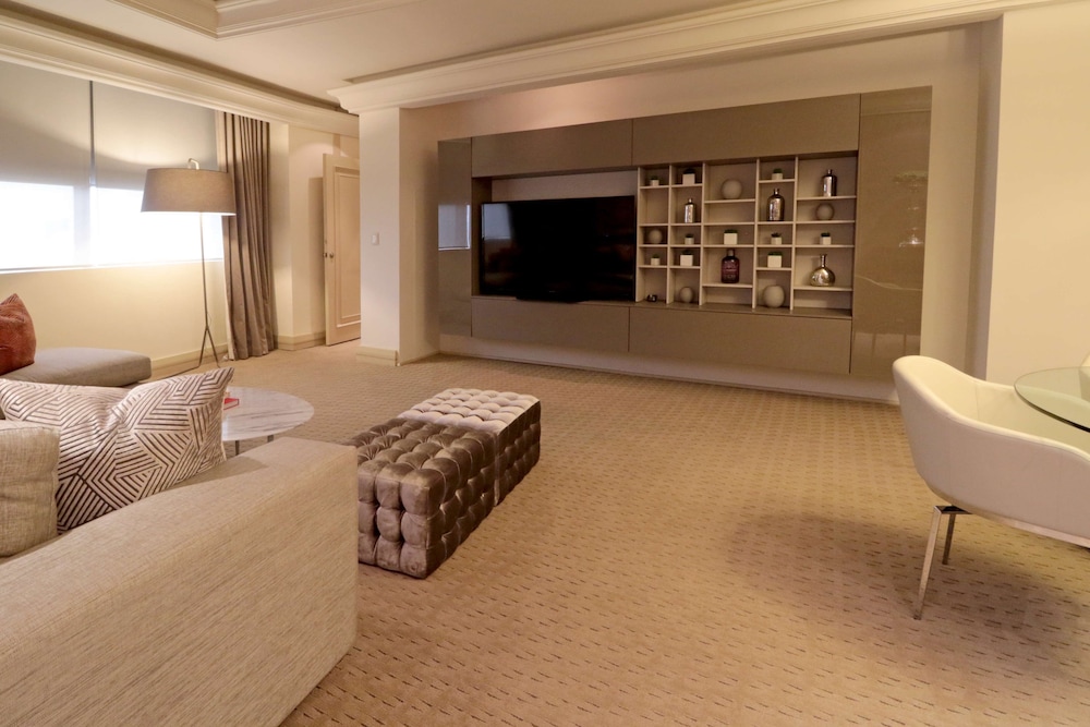 MS Milenium Monterrey Curio Collection by Hilton 52/77