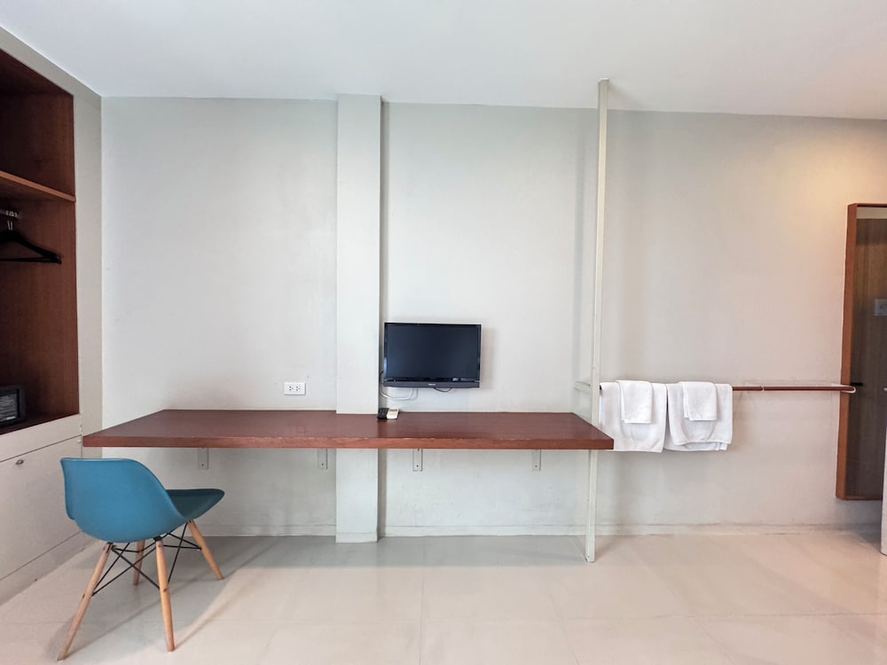 Chern Hostel 63/71