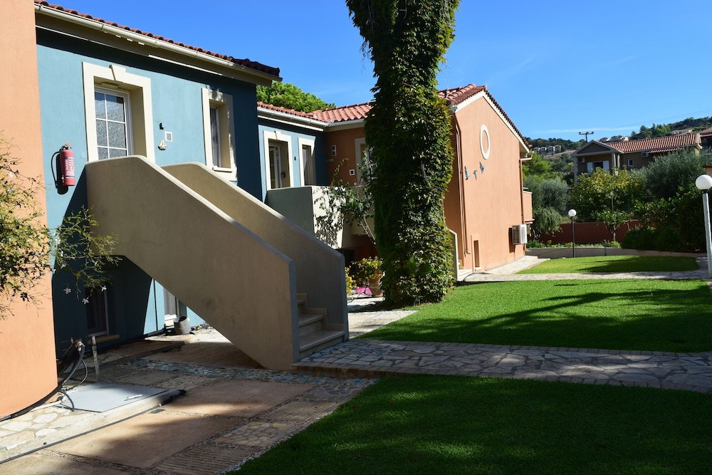Simatos Apartments & Studios 39/50