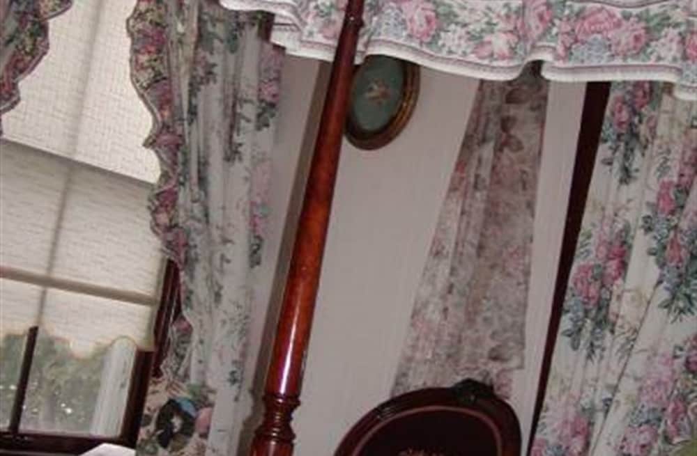 The Inn on the Horse Farm 4/30
