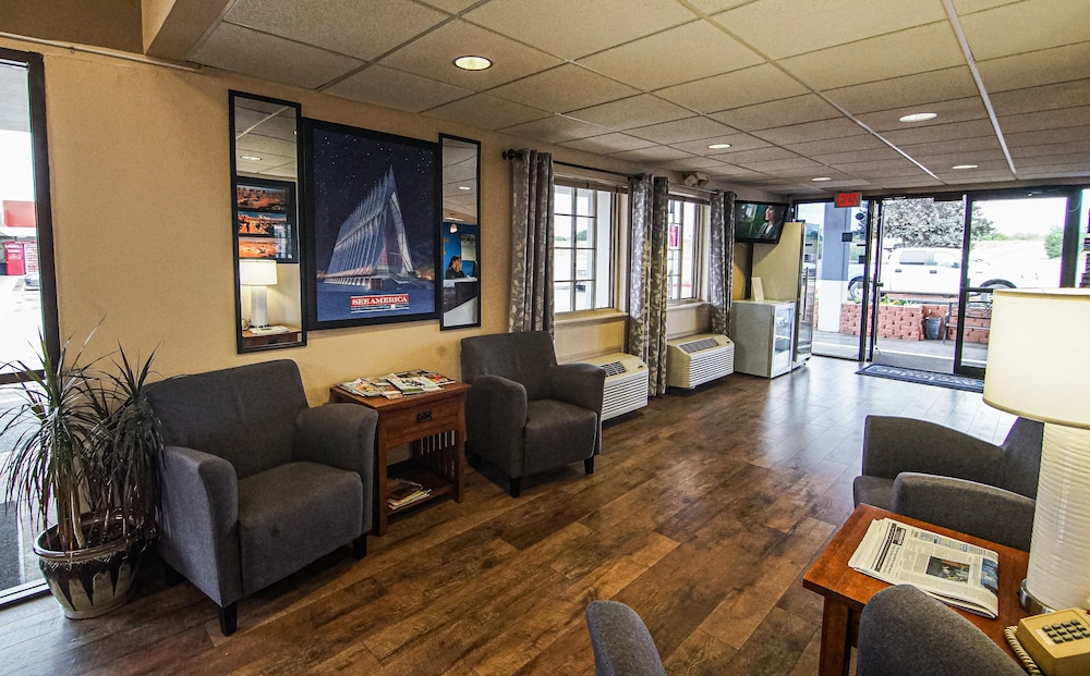 Travelodge by Wyndham Colorado Springs Airport/Peterson AFB 24/44