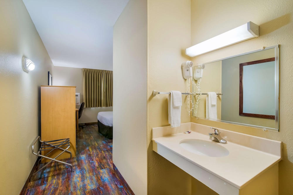 Americas Best Value Inn Fargo 26/35