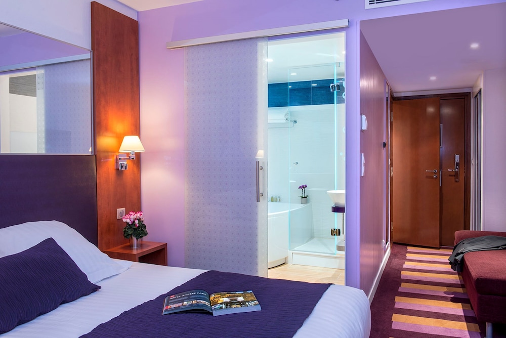 Ampere Hotel 34/80